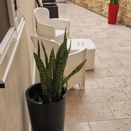 In Front Of The Sea O'clock Malta Bed and Breakfast Σλιέμα