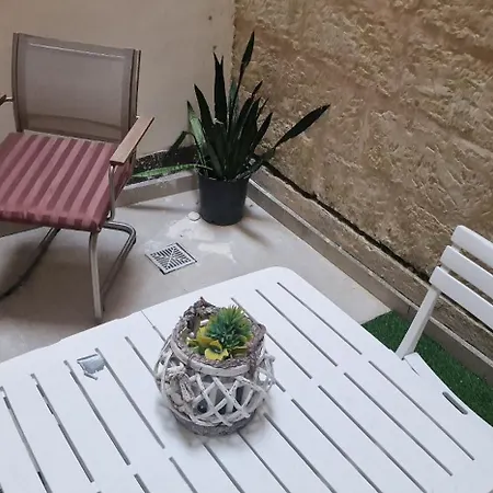 In Front Of The Sea O'clock Malta Bed and Breakfast *