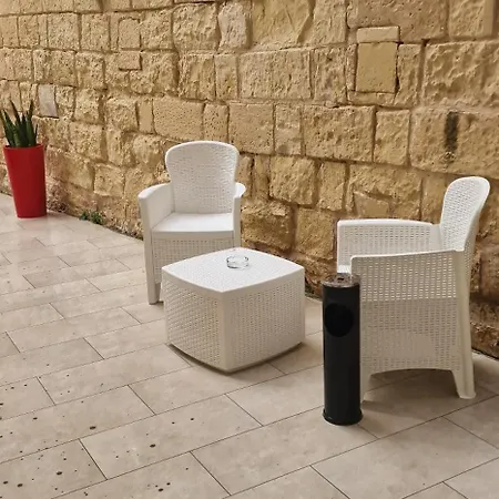 In Front Of The Sea O'clock Malta Bed and Breakfast