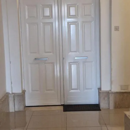 In Front Of The Sea O'clock Malta Bed and Breakfast Σλιέμα