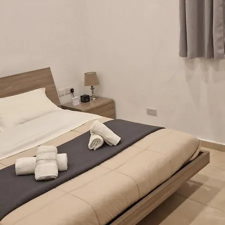 In Front Of The Sea O'clock Malta Nocleg ze śniadaniem *