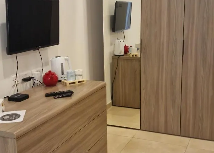 In Front Of The Sea O'clock Malta * סליאמה