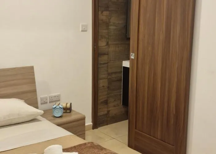 In Front Of The Sea O'clock Malta סליאמה