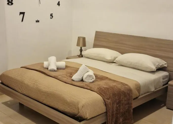 In Front Of The Sea O'clock Malta Слима