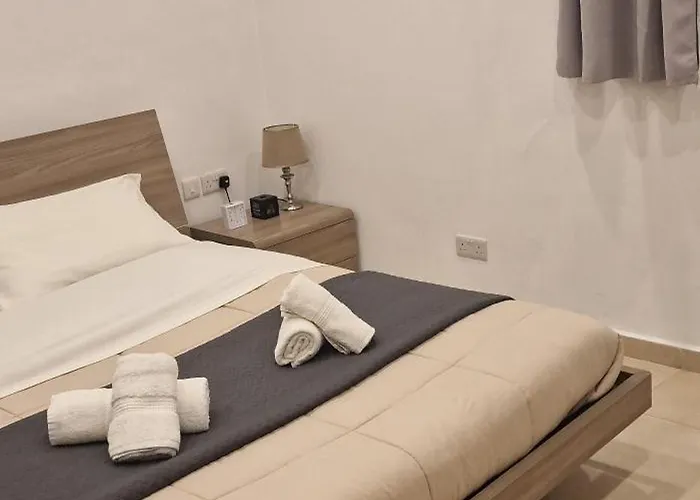 In Front Of The Sea O'clock Malta לינה וארוחת בוקר *