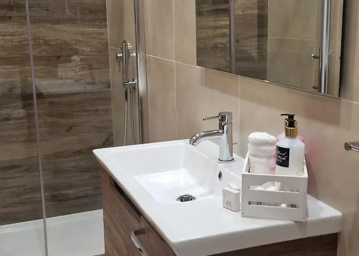 In Front Of The Sea O'clock Malta סליאמה